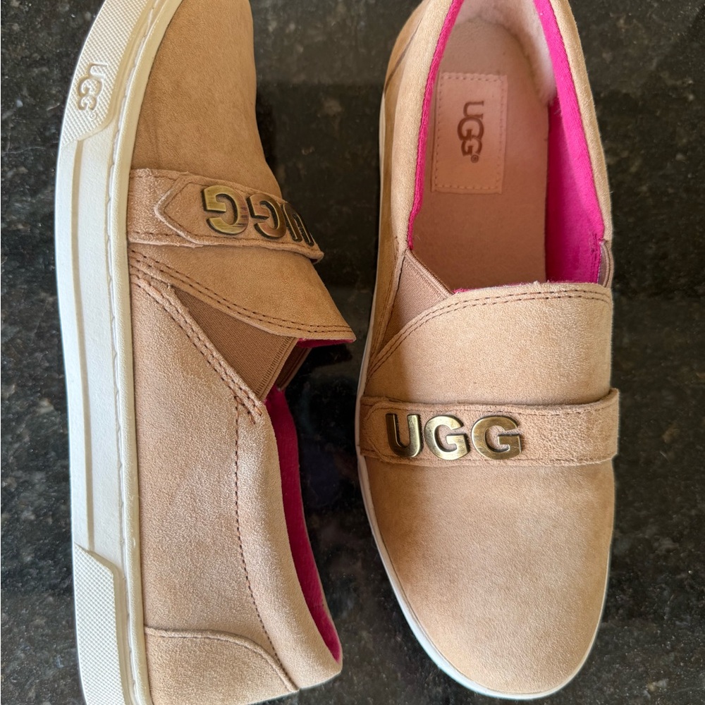 EUC UGG Kitlyn Logo Charm Chestnut Brown Suede Women Flats Loafer Slip-ons,  7.5